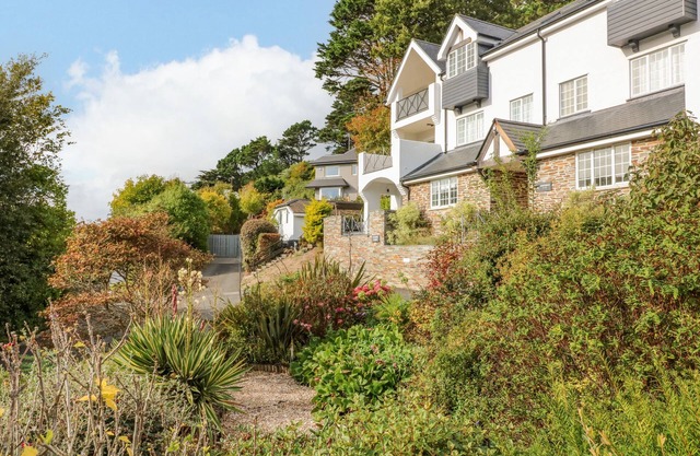 4 ST ELMO COURT, family friendly, country holiday cottage in Salcombe