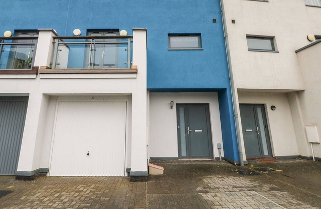 4 St.Stephens Court, SWANSEA