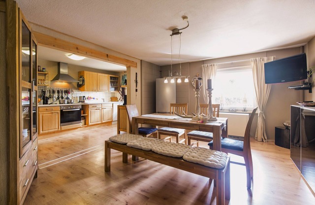 Appartement 4 étoiles idylle (100m²) à seulement 7 KM de la gare ICE + allée A3 LM Sü