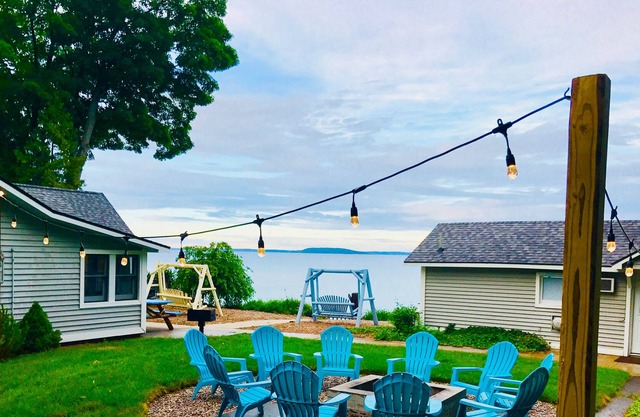 4 minuscules cottages privés pour un tarif sur West Bay à Traverse City