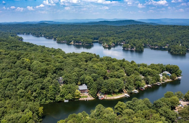 4 Tobarra Lane - A nicely furnished vacation rental home on Lake DeSoto on near
