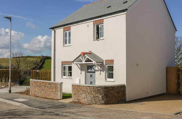 4 TRERAMMET CRESCENT, family friendly, with a garden in Tintagel