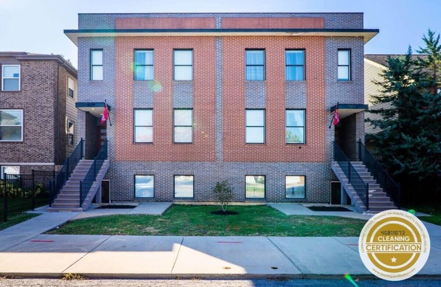 4-Unit Building | Sleeping for 34 / ABODEbucks