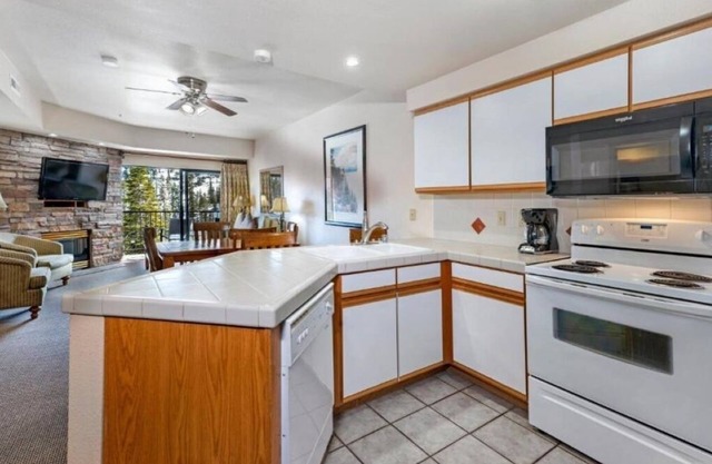 4 Villas in Family-Oriented Resort w/Game Room, BBQ Grills & Sports Courts