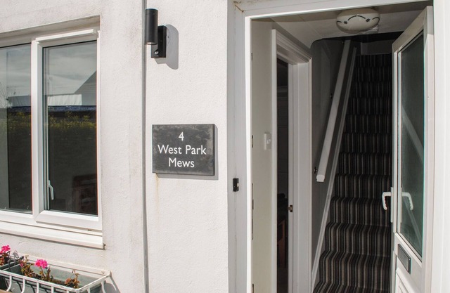 4 West Park Mews, HOPE COVE