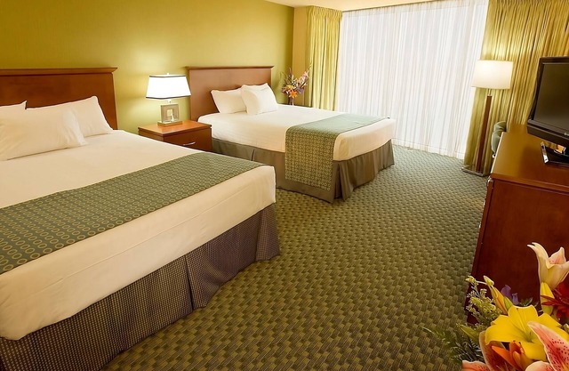4 x Luxury Guest Rooms - 2 Queens at Aquarius Casino Resort