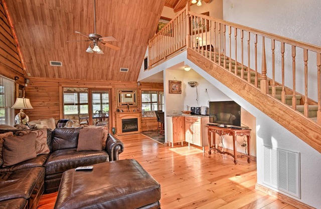 NOUVEAU! Sebring 'Ranchero Log Cabin' sur 40 Acre Farm!