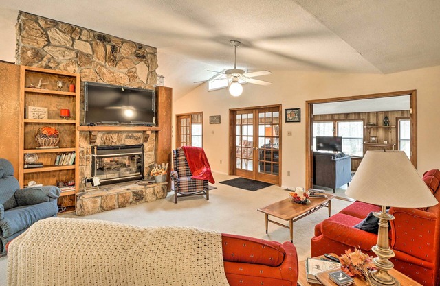 40-Acre Poplar Bluff Nature Lovers Paradise!
