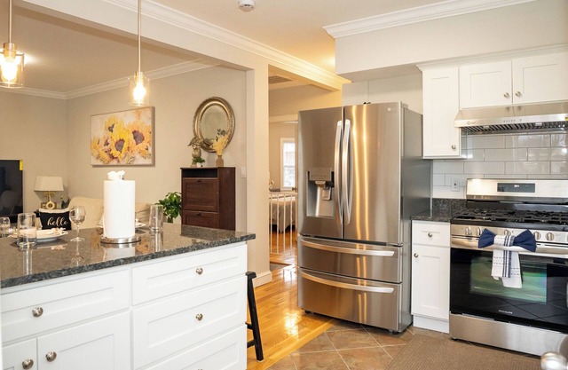 40-Newly renovated, stylish and beautiful apt/4br close to Highway