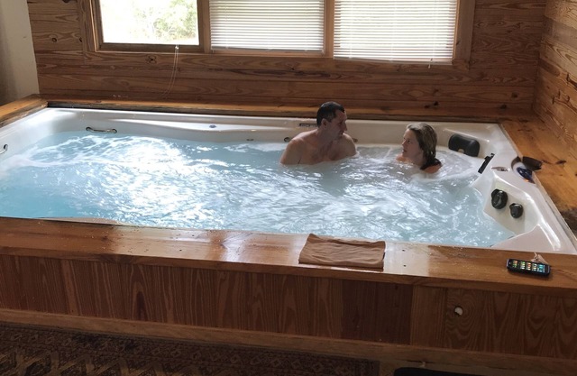 LOUER ENSEMBLE CHALET PRIVÉ 3 BR AVEC PISCINE INTÉRIEURE / SPA GYM / OTDR / SAUNA AUCUN AUTRE