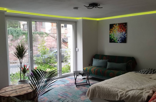 40 qm Wohnung mit Wintergarten / Gewölbekeller und Garten