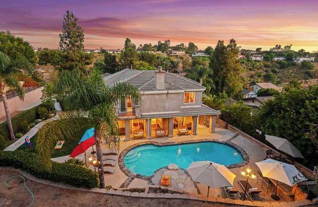4000SF + 18min Disney! Stunning Pool w/ Basketball/ Pool Table/Huge Private Yard