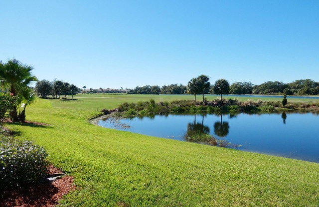412-103 Gorgeous two lakes golf view Coach home