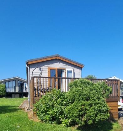 42 pine lodge & sea views