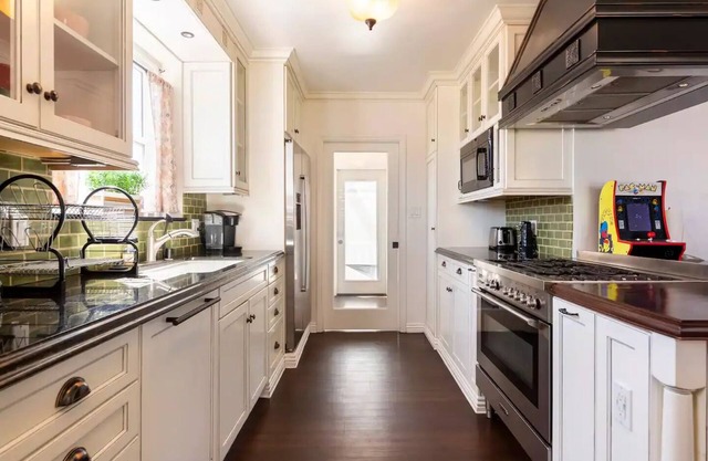 420 Friendly Huge 5bd with Retro Game Room by Sofi, LAX!