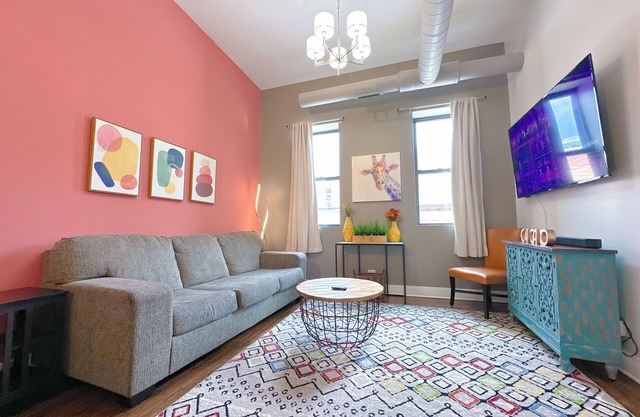 420 friendly 2br/2ba with optional parking / sleeps 6
