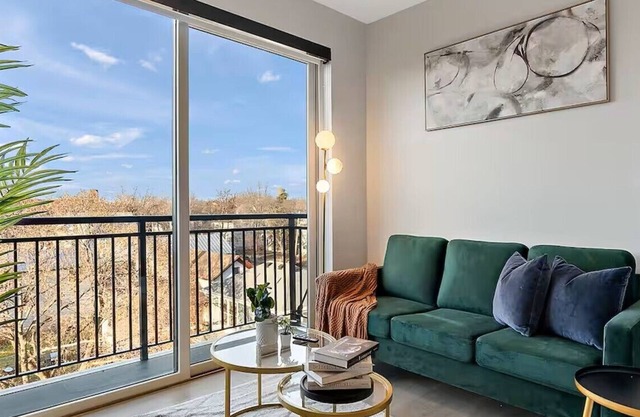 1 Bed+co-working+US bank Stadium+heart of DT!