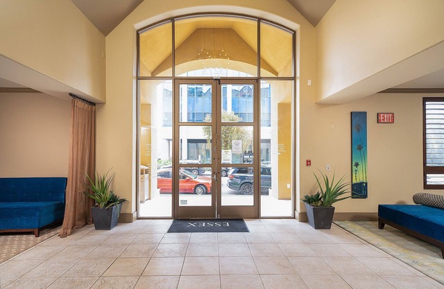 430531 Executive 1BR by Marina w/2 parking spaces