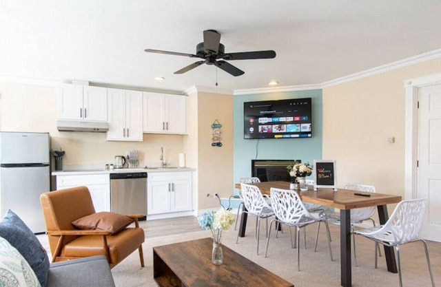 4429 entire · Gorgeous 6BR 3BA house near airport & Seattle