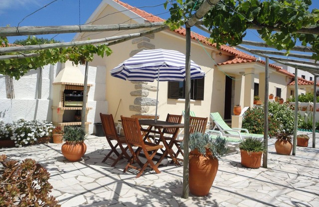 Jardins et BBQs, à 5 minutes à pied de la plage, Praia das Maçãs