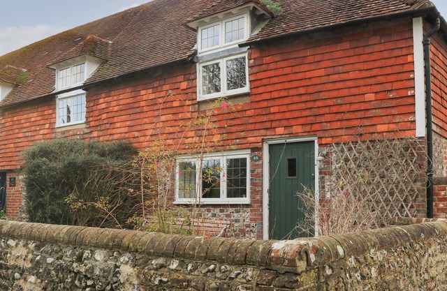 48 POLECAT COTTAGES, family friendly, with open fire in Firle