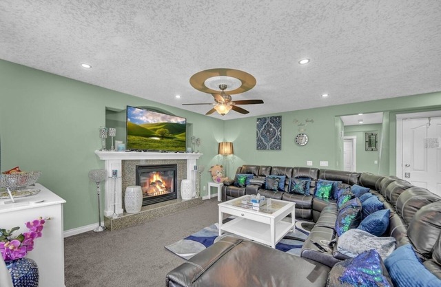 48A Luxury Lake Home w/ Massage Meditation Gym A/C