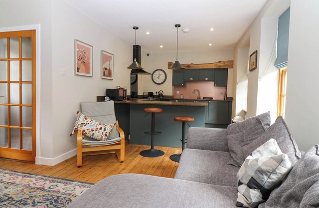 49 CASTLEGATE, pet friendly, character holiday cottage in Jedburgh