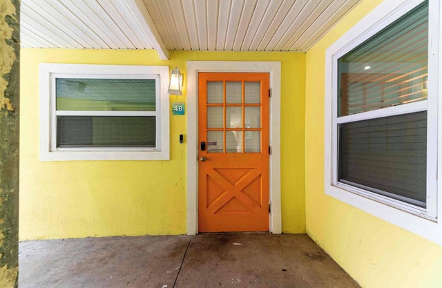 4B- Newly Renovated 2 /1 at Coastal Cottages