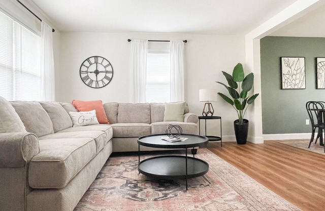 4Bd/2ba home Sleeps 8 *Newly Renovated* 2 minutes to all Hershey attractions!