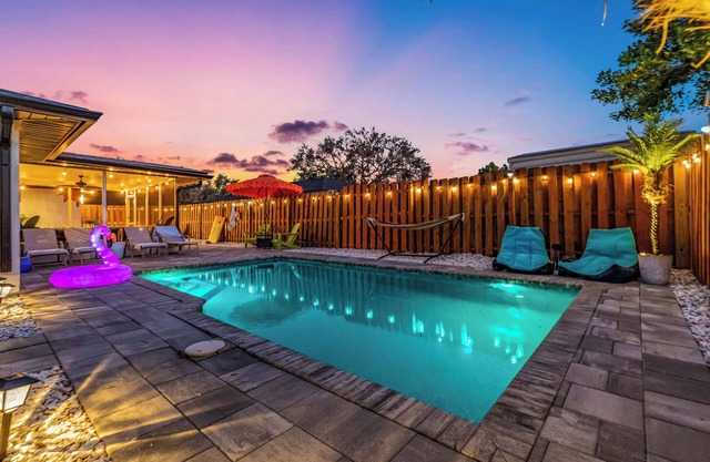 Fun 4BD Pool Oasis - Arcade, Firepit, Near Beaches