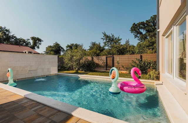 Villa 4 chambres avec piscine et aire de jeux à proximité de la plage de Duga Uvala
