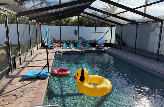 3Bdr/2Bath+SheShed, 8 Beds for 12+ExtraKitchen/Pizza,HeatedSaltPool,Golf,Arcade