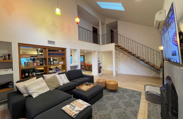 4BDs Hillside Oasis w/ Hot tub
