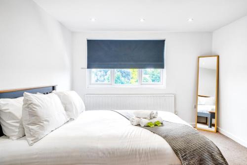 4bed house free parking garden and office space