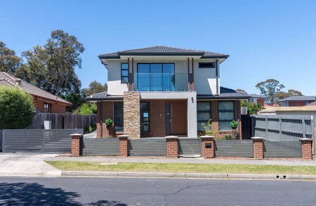 4Bedrooms 3.5bath' with NETFLIX & NBN near Forest Hill Chase Shopping centre