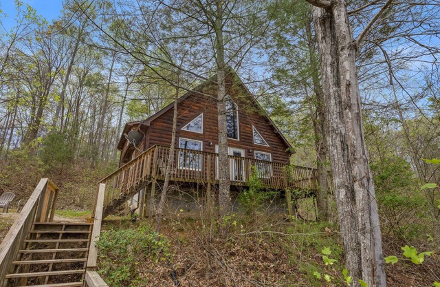 4BR 14Guest Large Lakefront Cabin w/ Hot Tub +WiFi