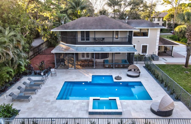 Maison 4BR 2BA avec piscine chauffée et bain à remous
