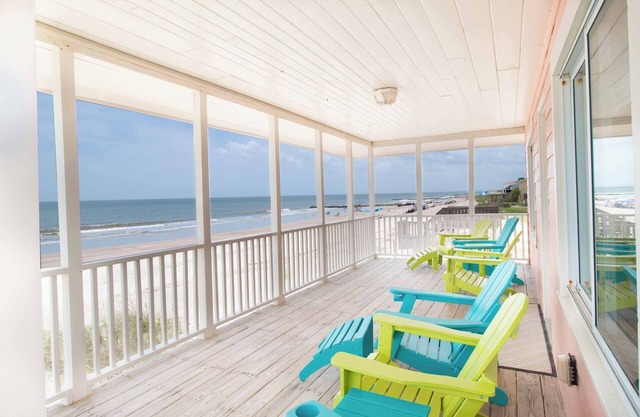 4BR 2BA Oceanfront / Classic Beach Bungalow ~ Barefoot Bungalow