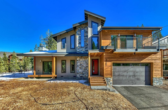 Last min. Availability! New home, 4BR-3BA Mountain Modern, Sleeps 12, Hot Tub