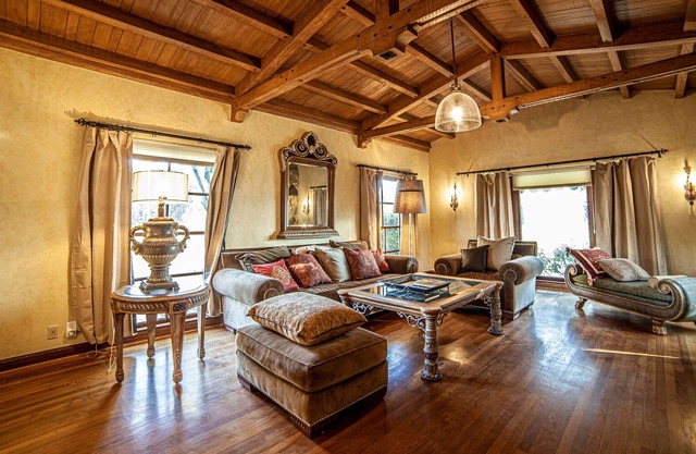 4Br/4.5Ba 3850 Sqft Historical Villa w/ Game Rm/Private Pool & Gate/15 parking,