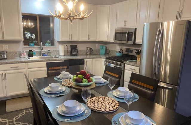 4BR/5BED *Newly Remodeled* Lake Tahoe Happy Place