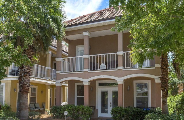 4BR Beach House - Lagoon Style Pool - Comfortably Sleeps 10