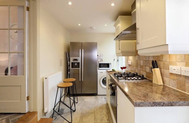 4BR Yoxford House |Full Kitchen |Free Parking