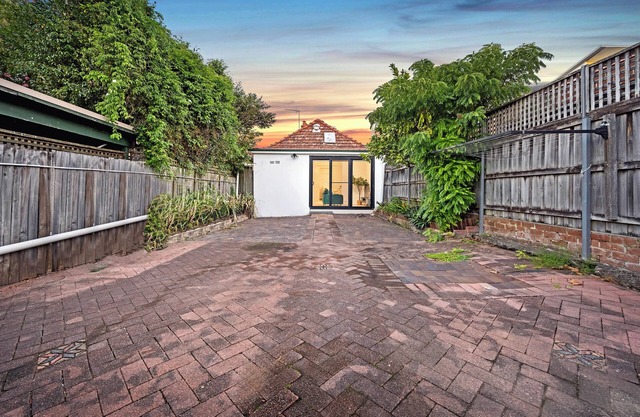 4BR Gem in Central Crows Nest