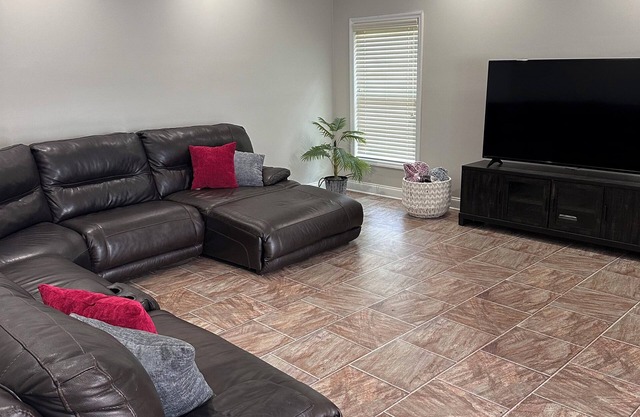 4br house in brilliant Tuscaloosa just 5 miles from the Stadium! Enjoy your stay