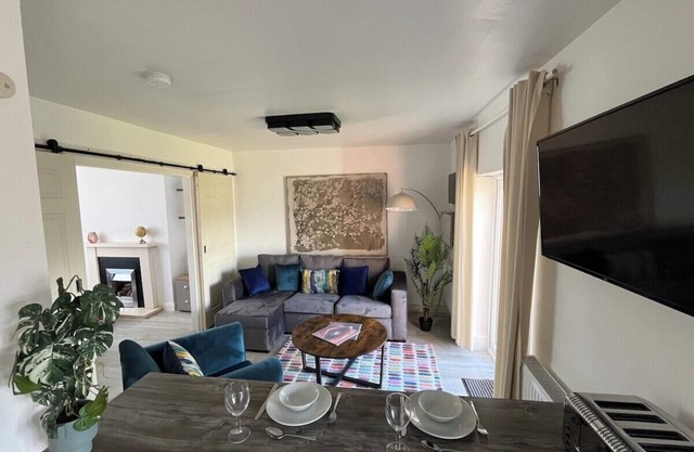 4BR House w/ Garden & Parking