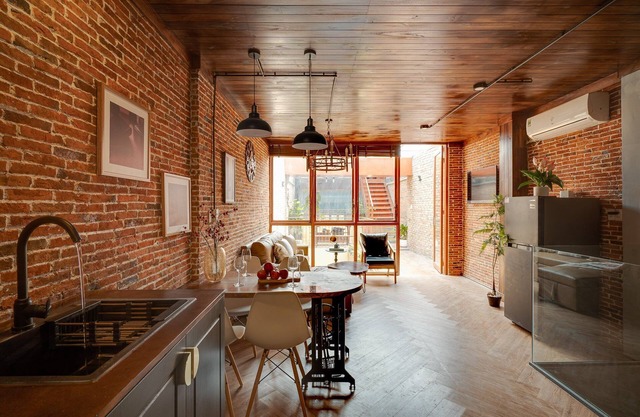4BR Industrial Gem with Rooftop Garden by Bến Thành