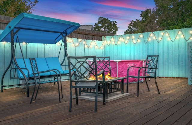 4BR Modern Beach Escape Awaits!