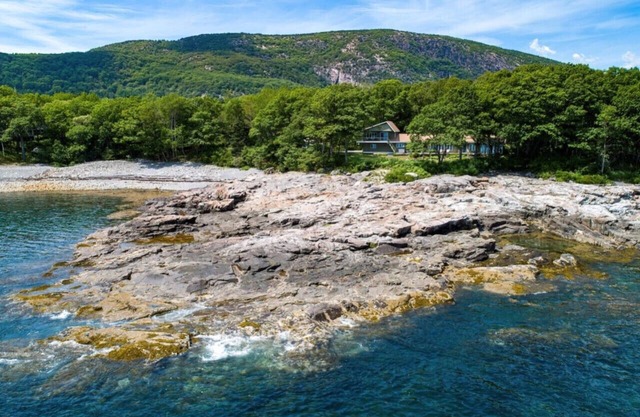 Waterfront Pet Friendly House 0.5miles to Acadia! [Schooners Edge]