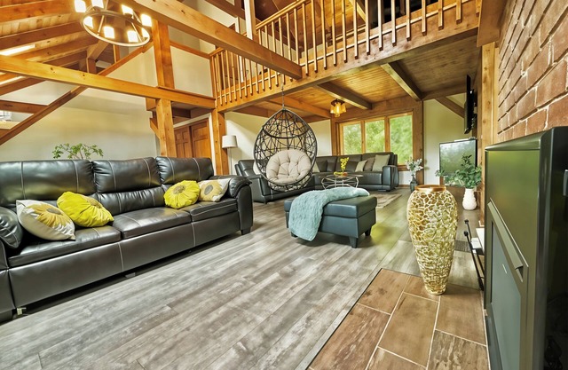 4BR Retreat w/ Hot Tub, Fire Pit, Basketball Court, Hammock, Patio, Near lake